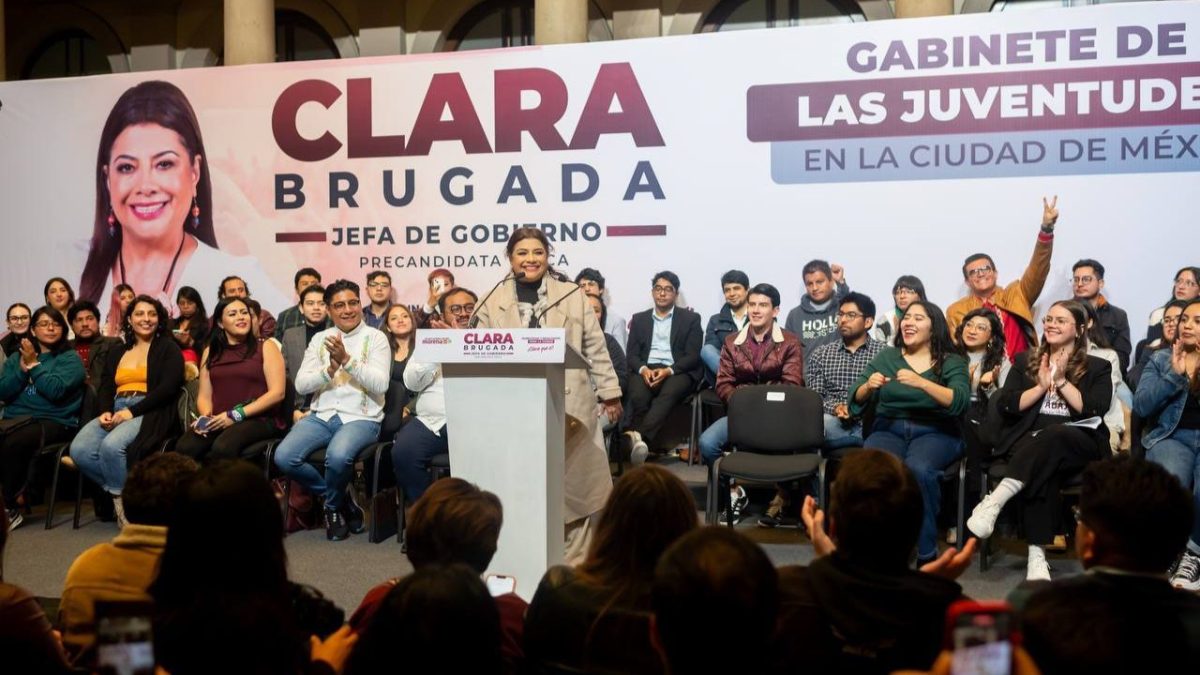 Clara Brugada presentó el Gabinete de Juventudes que la acompañará de cara al proceso electoral, quienes le refrendaron su respaldo