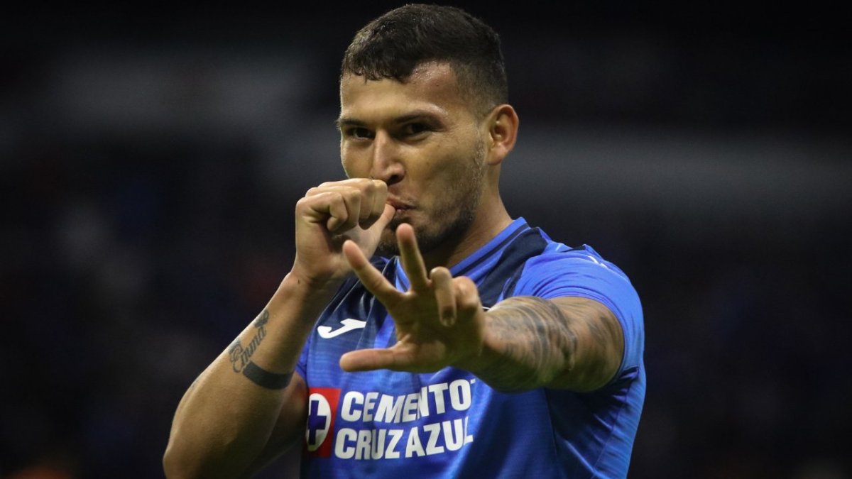 Con un emotivo video, posteado en sus redes sociales, el equipo de Cruz Azul se despidió del jugador paraguayo, Juan Escobar