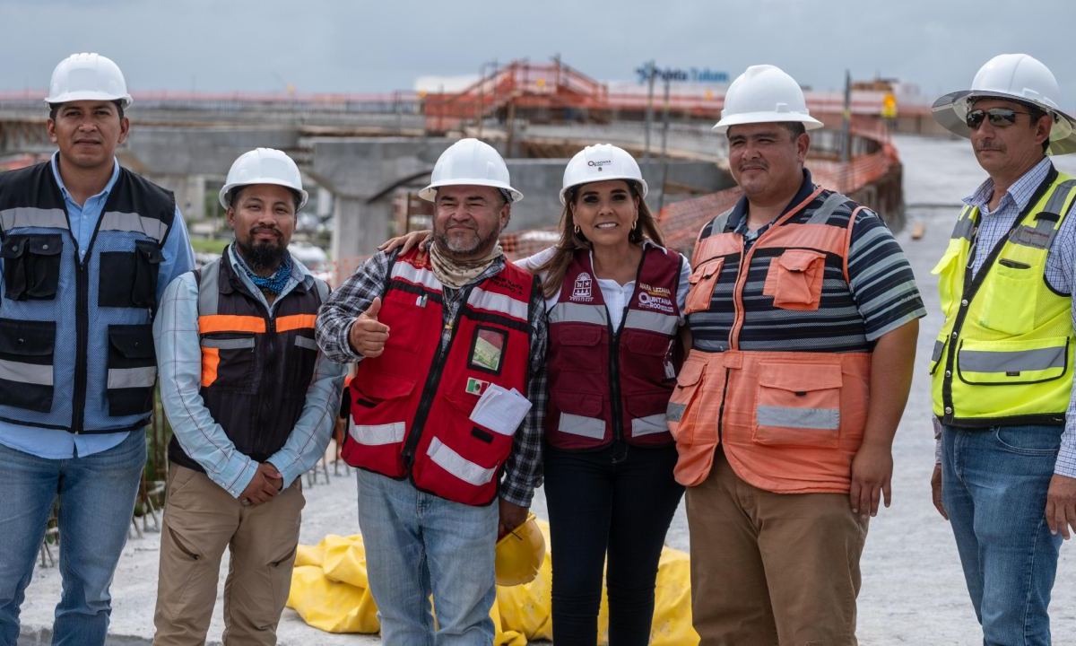 La gobernadora de Quintana Roo, Mara Lezama Espinosa, recorrió la construcción del puente vehicular Nichupté