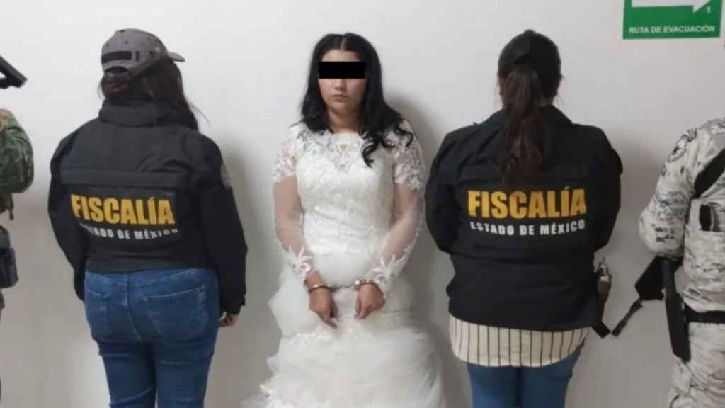 Una presunta extorsionadora fue detenida el día de su boda en el Estado de México, mientras que el novio habría escapado.