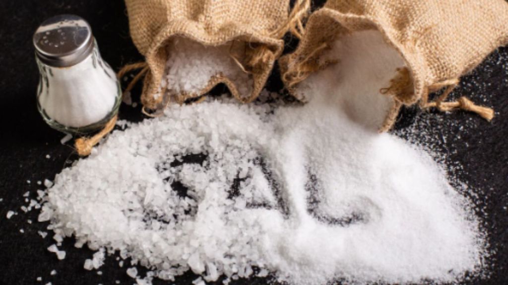 La sal de mar se considera más saludable que la sal de mina, debido a que no esta refinada