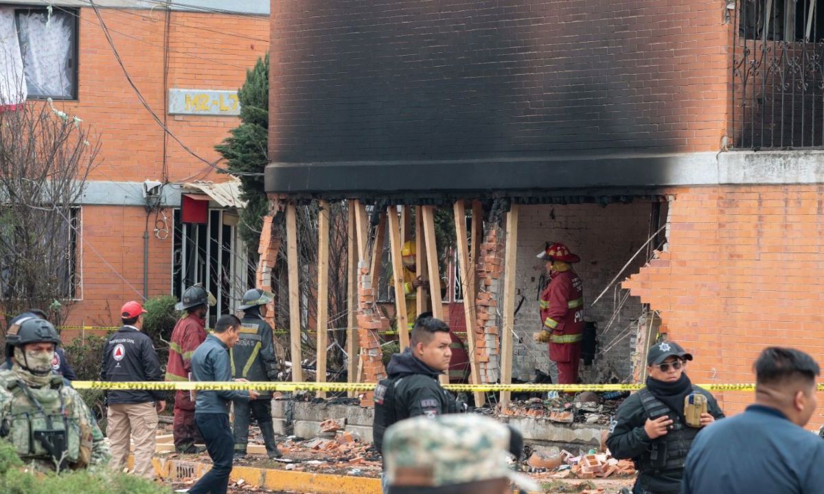 Explosión por tanque de gas en unidad habitacional Tepozanes en Los Reyes La Paz deja un muerto y 10 heridos