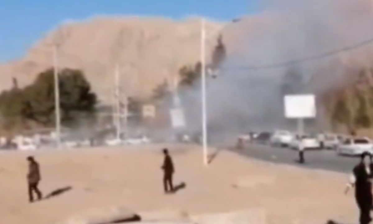 Foto:Captura de pantalla|Hay más de 100 muertos tras 2 explosiones en un cementerio de Kerman