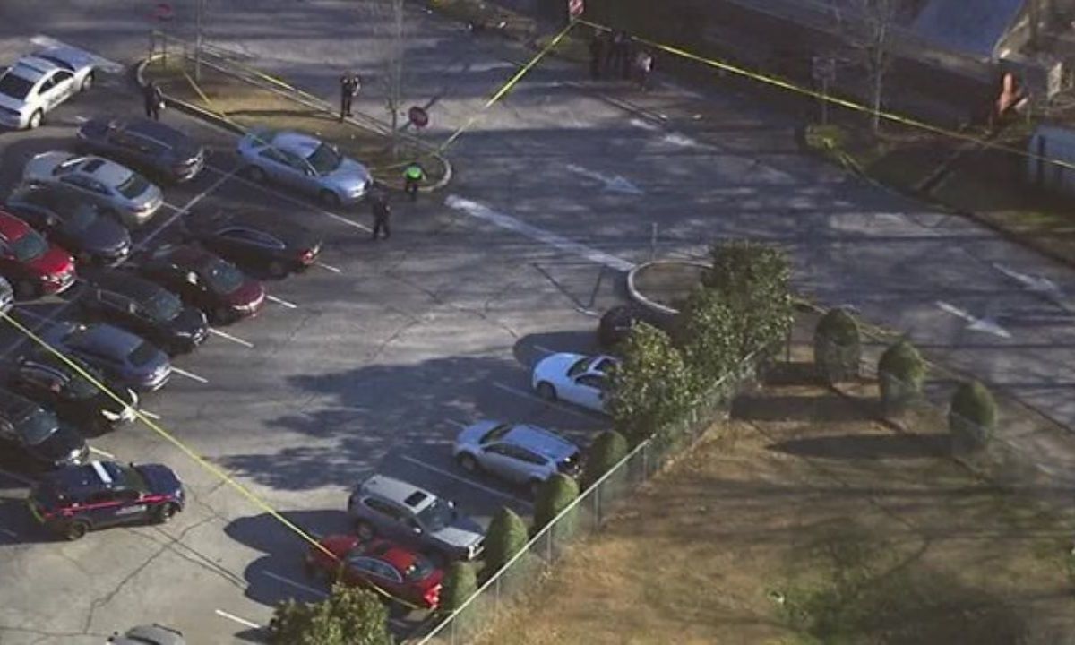 Reportan cuatro alumnos heridos por tiroteo en las afueras de la secundaria en Atlanta