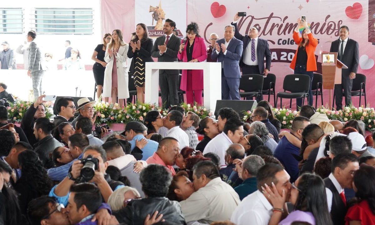 Rompen récord bodas colectivas en Neza con mil 200 parejas unidas