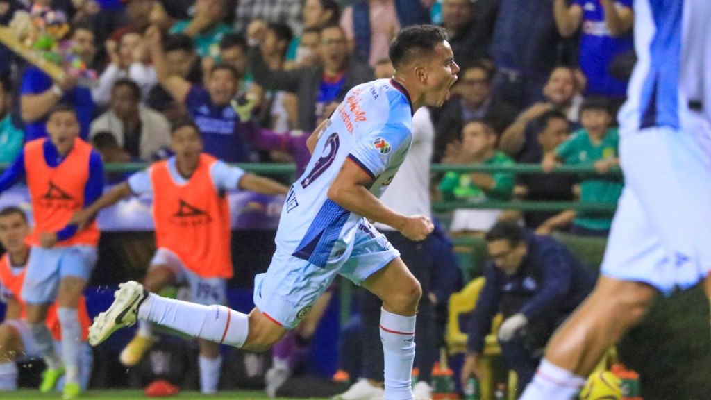 Cruz Azul retoma el liderato ante León