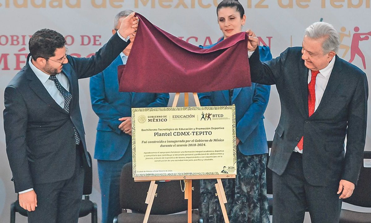 Tepito. El presidente López Obrador inauguró el Bachillerato Tecnológico de Educación y Promoción Deportiva.