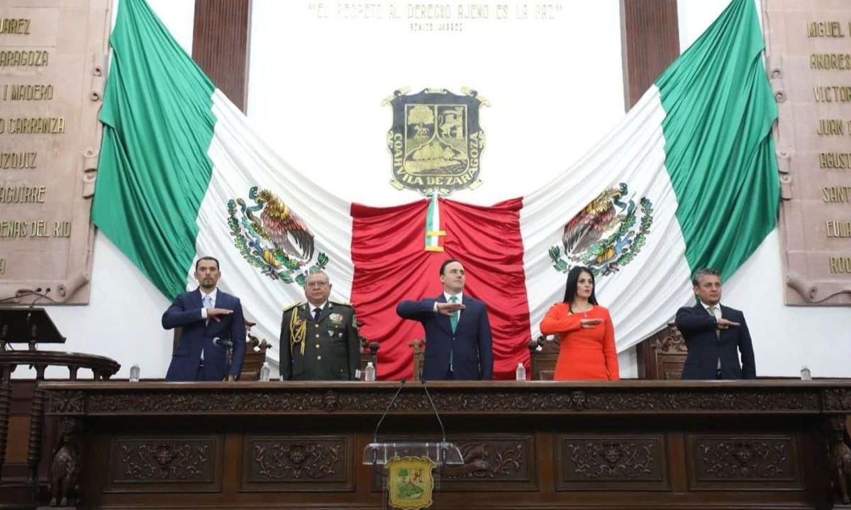 111 aniversario. El gobernador Manolo Jiménez agradeció a las fuerzas armadas.