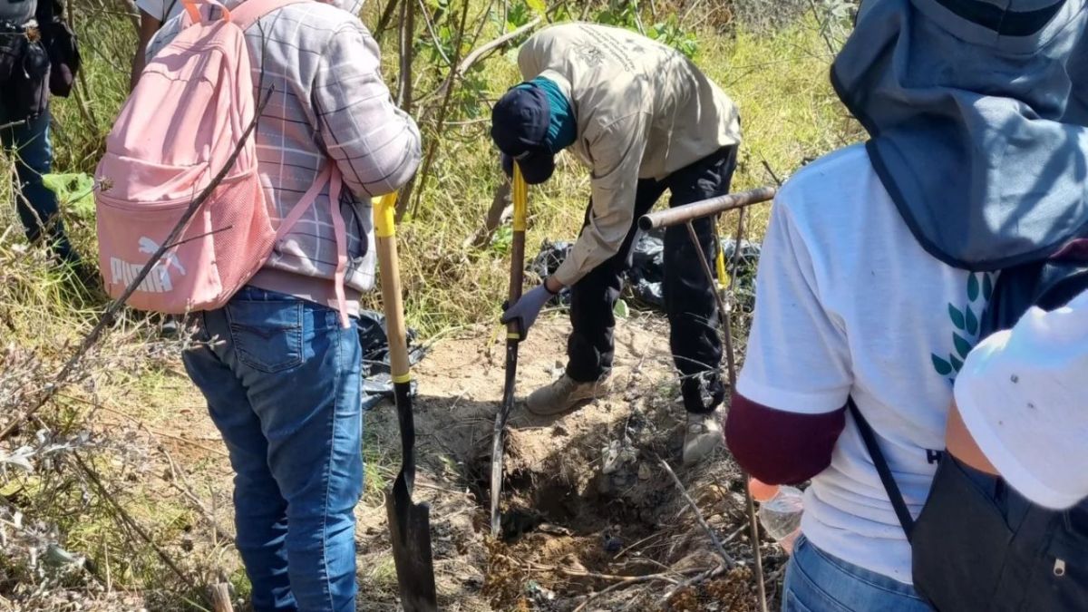 INSISTENCIA. Rastreadores de Jalisco regresaron a la fosa donde en septiembre reportaron iindicios de restos.