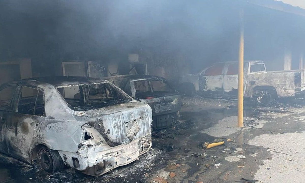 VIOLENCIA. El grupo de delincuentes quemaron una casa, una patrulla y una ambulancia en Doctor Coss, Nuevo León.