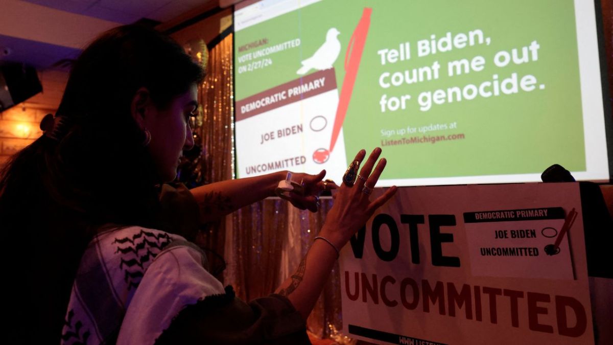 RECUENTO. Activistas del grupo "Escucha a Michigan", que llamaron a emitir su voto "no comprometido", realizaron ayer una fiesta de observación en Dearborn, tras su "victoria" en las elecciones primarias. 