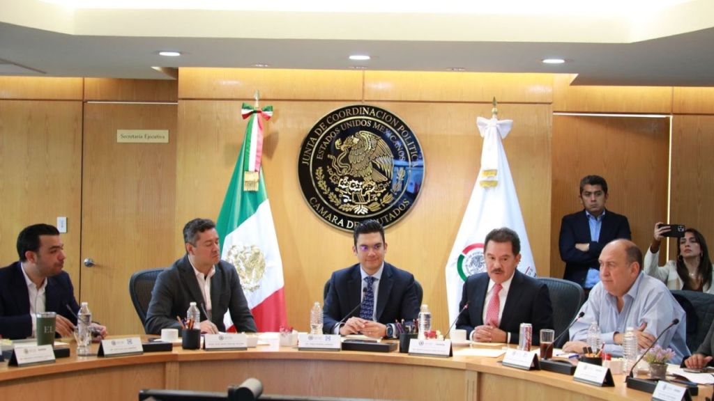 PIE DE FOTO.  Acusación. Mexicanos contra la Corrupción documentó huecos de información en el gasto de más de 116 mil millones de pesos en contratos 