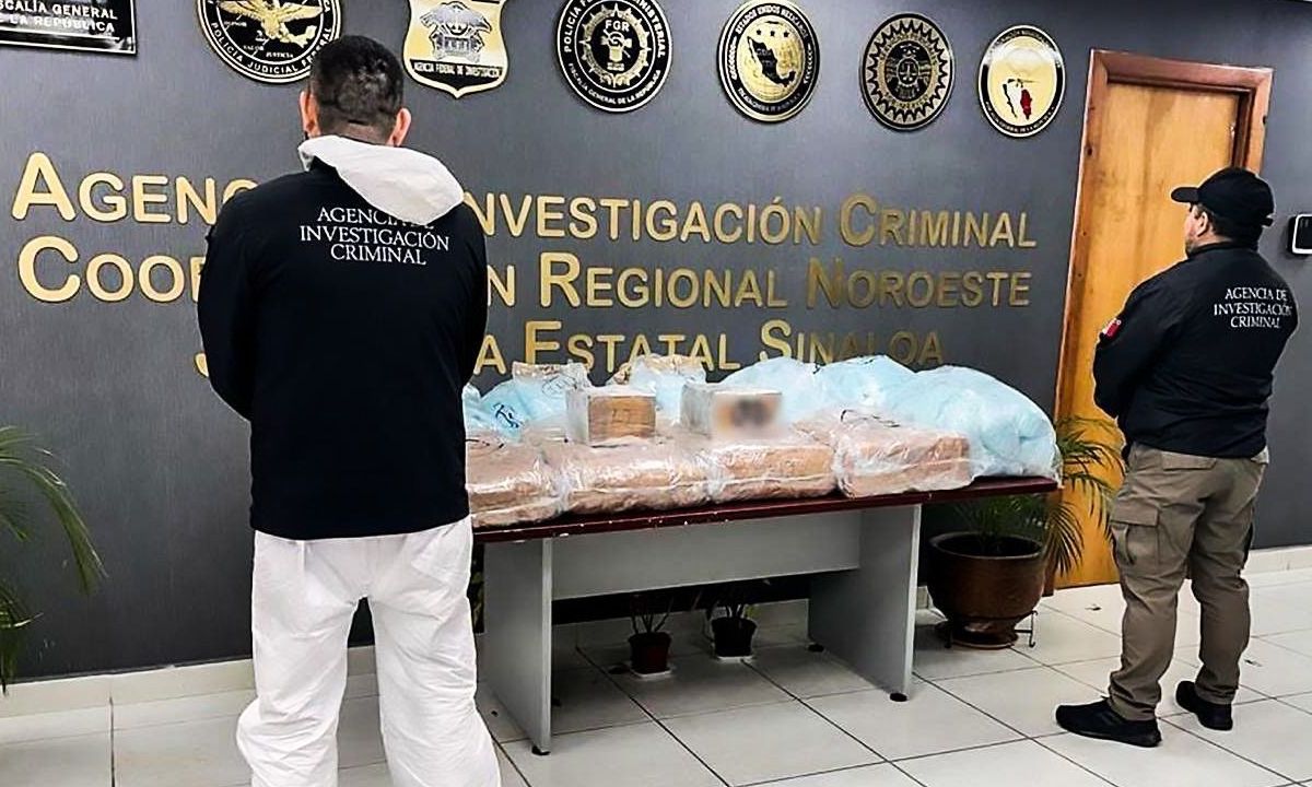 Sinaloa. La FGR detuvo y confiscó el cargamento con fentanilo, metanfetamina y cocaína.