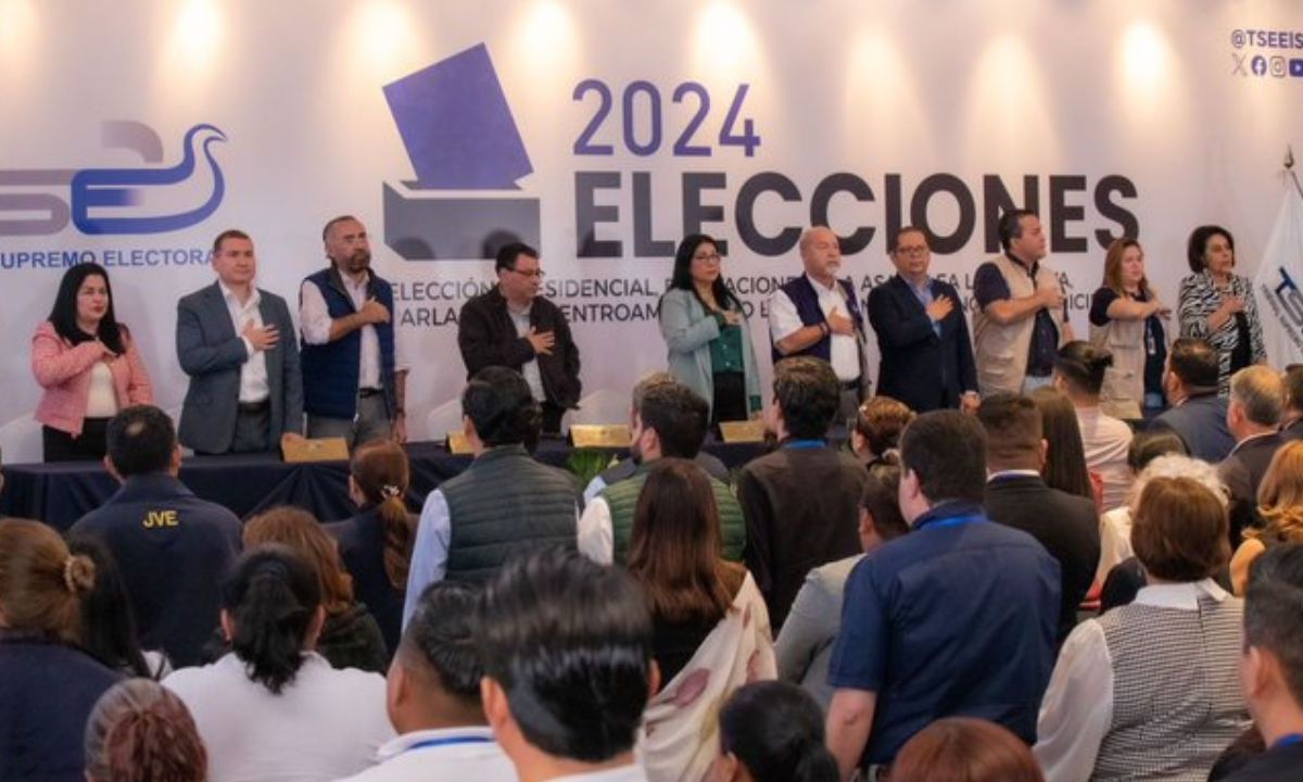 Comienza escrutinio final de presidencial en El Salvador en medio de polémica