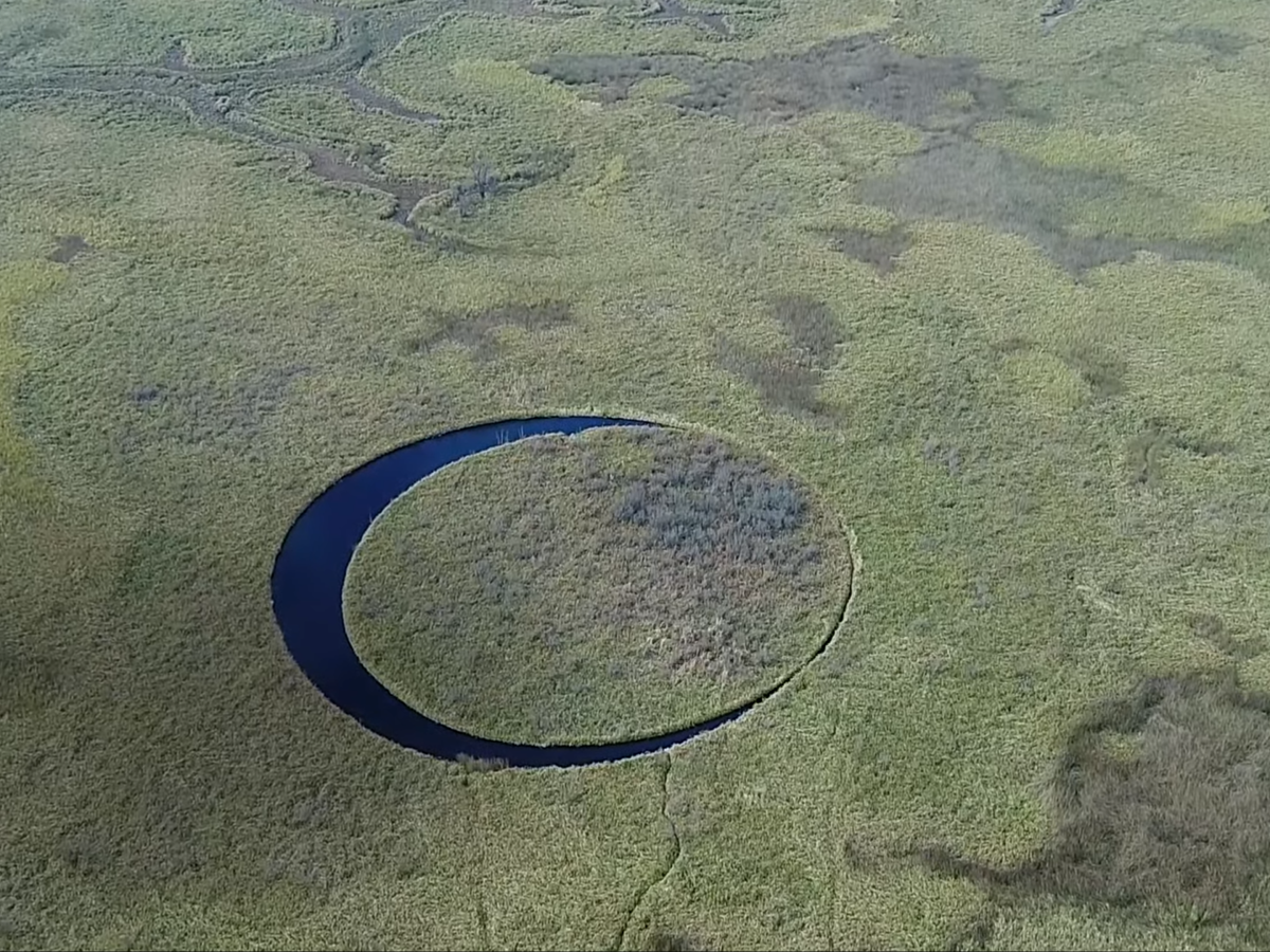 Vista aérea de El Ojo, la isla flotante ubicada en el río Paraná.