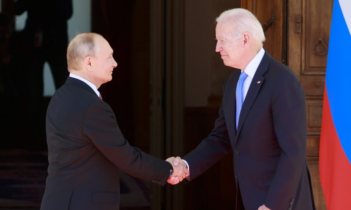Rusia critica a Biden por comportarse como 'un vaquero de Hollywood' ante insultos a Putin