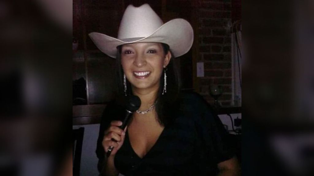 Radiodifusora en Kansas asegura que una mujer de origen latino fue quien murió en el tiroteo