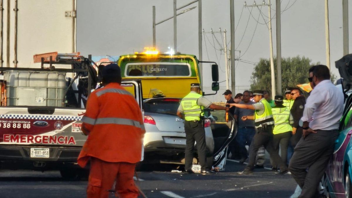 Reportan cinco heridos tras fuerte accidente en la México-Pachuca