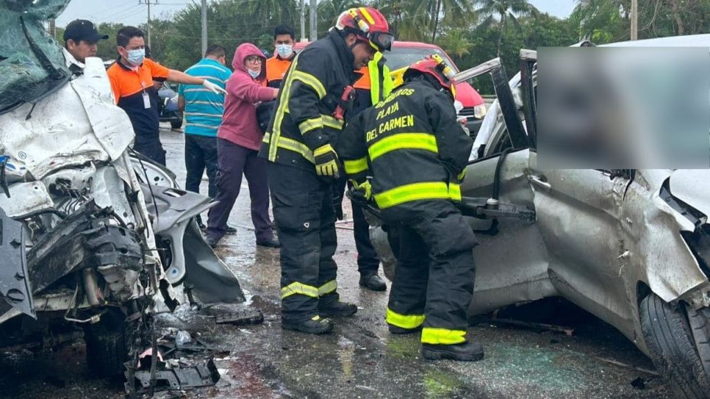 Fiscalía revela causas del accidente en la carretera Playa del Carmen-Tulum que dejó seis muertos y dos heridos
