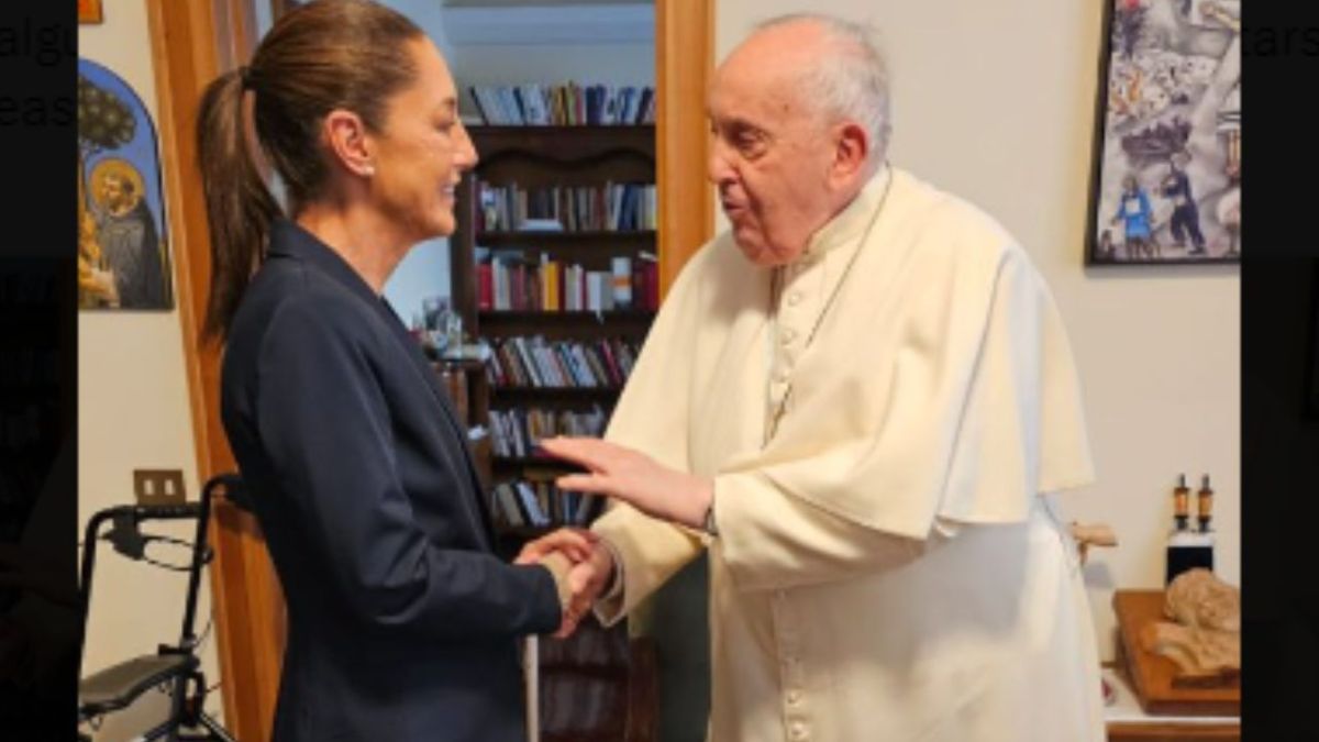 Claudia Sheinbaum señaló que el Papa Francisco le regaló grandes consejos de vida tras su visita en su despacho privado de Santa Marta