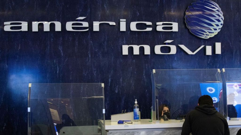 América Móvil cayó 7% en cuarto trimestre por costo del peso. Noticias en tiempo real