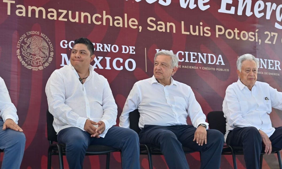 López Obrador, expresó que la nacionalización de estas 13 centrales de energía en diferentes partes de México, traerán consigo múltiples beneficios, pues se incrementa la capacidad de producir energía