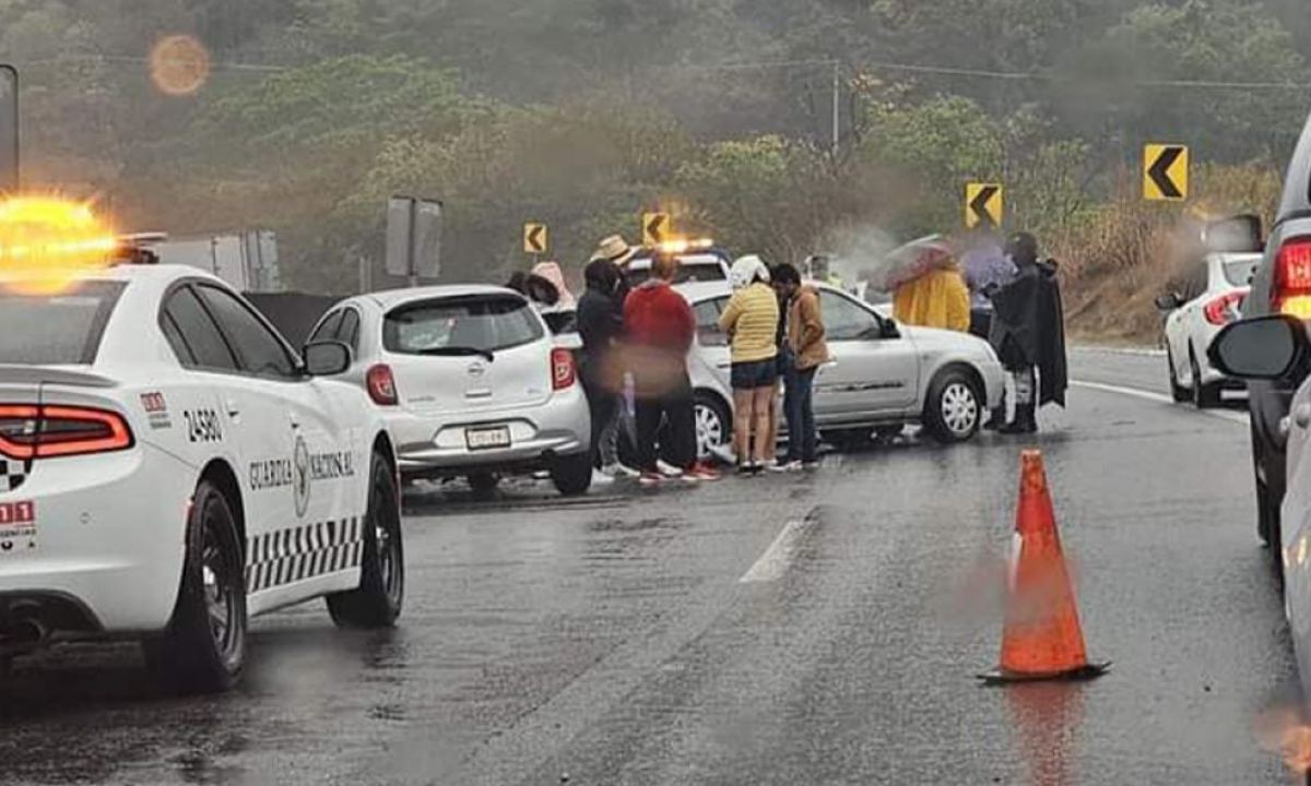 Durante la mañana de este sábado 17 de febrero, se registró un choque múltiple en la Autopista del Sol, el cual dejó varios heridos.