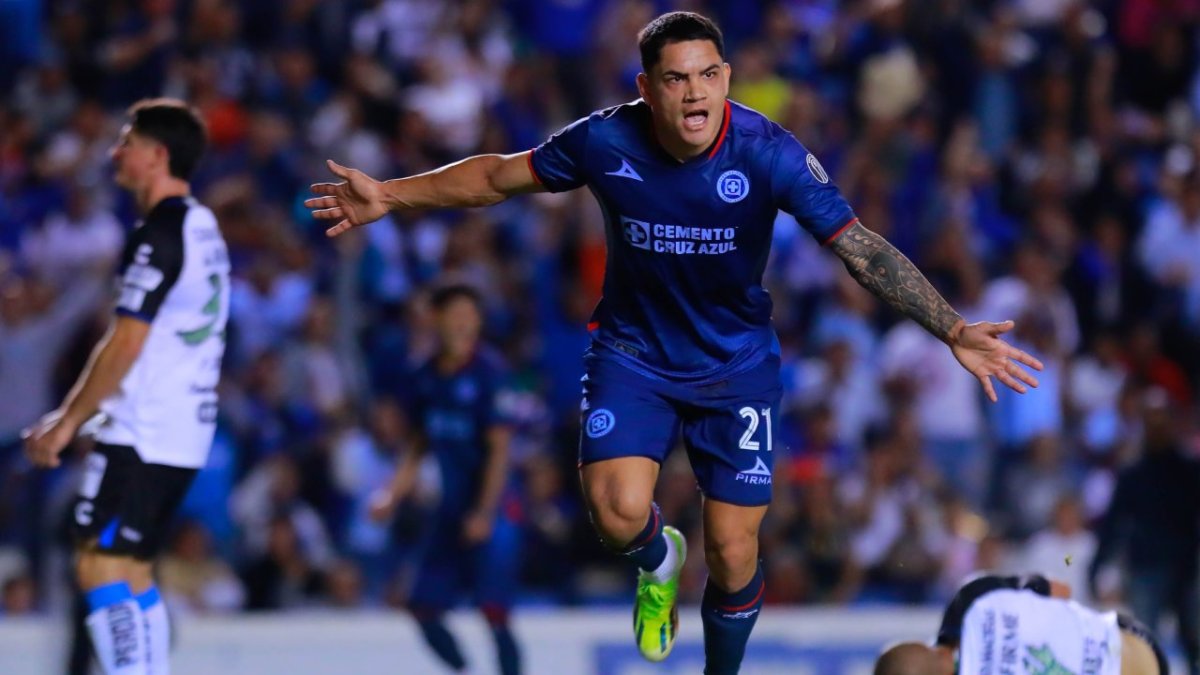 El Cruz Azul, del técnico Martín Anselmi, logró este viernes su tercera victoria consecutiva al vencer de visita 3-1 al Querétaro