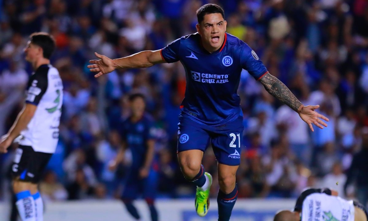 El Cruz Azul, del técnico Martín Anselmi, logró este viernes su tercera victoria consecutiva al vencer de visita 3-1 al Querétaro