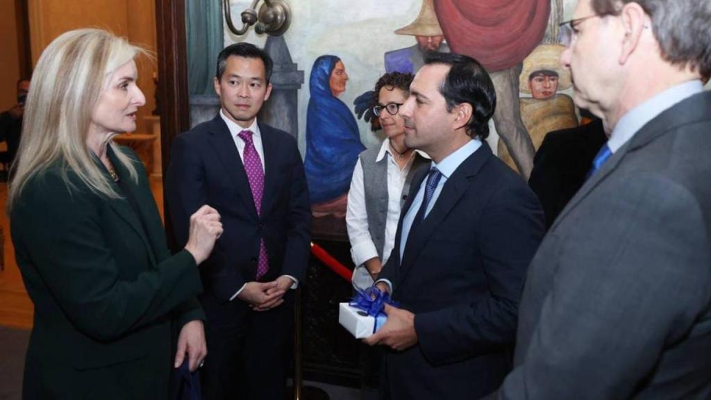 El Gobernador de Yucatán, Mauricio Vila, se reunió en Washington con empresarios turísticos y yucatecos que viven en EU
