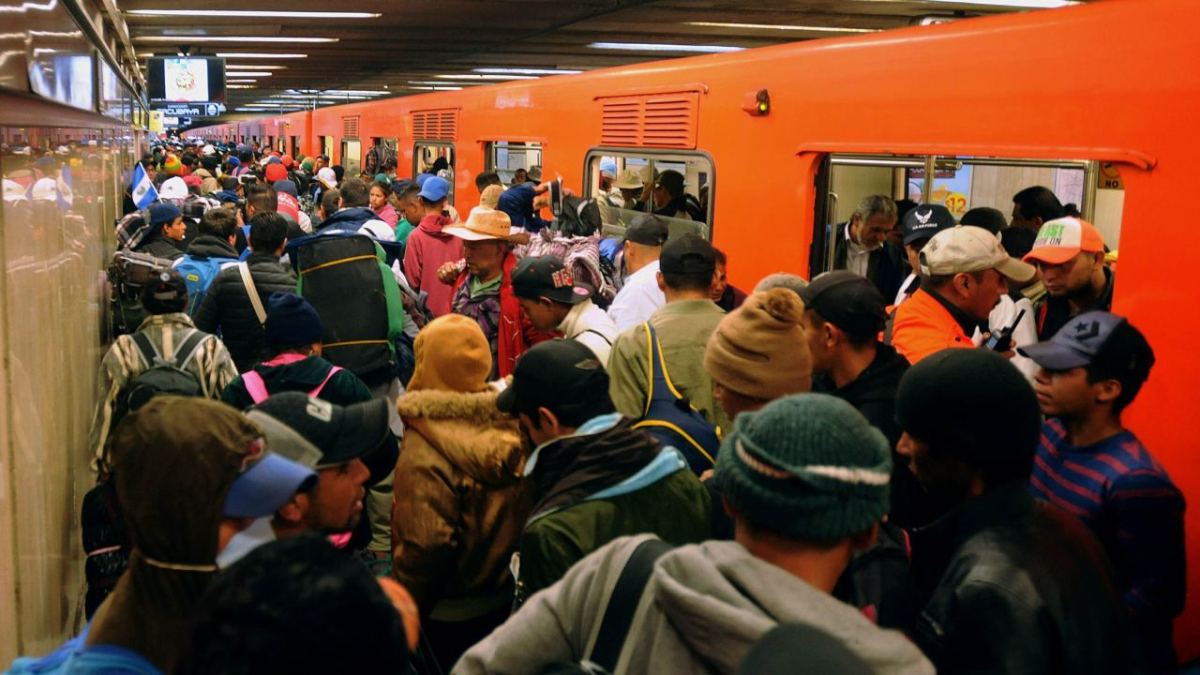 La noche de este martes, usuarios reportaron retrasos en el servicio y el desalojo de un tren en la Línea 3 del Metro de la Ciudad de México.