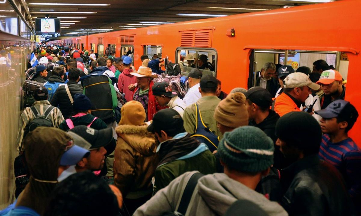 La noche de este martes, usuarios reportaron retrasos en el servicio y el desalojo de un tren en la Línea 3 del Metro de la Ciudad de México.