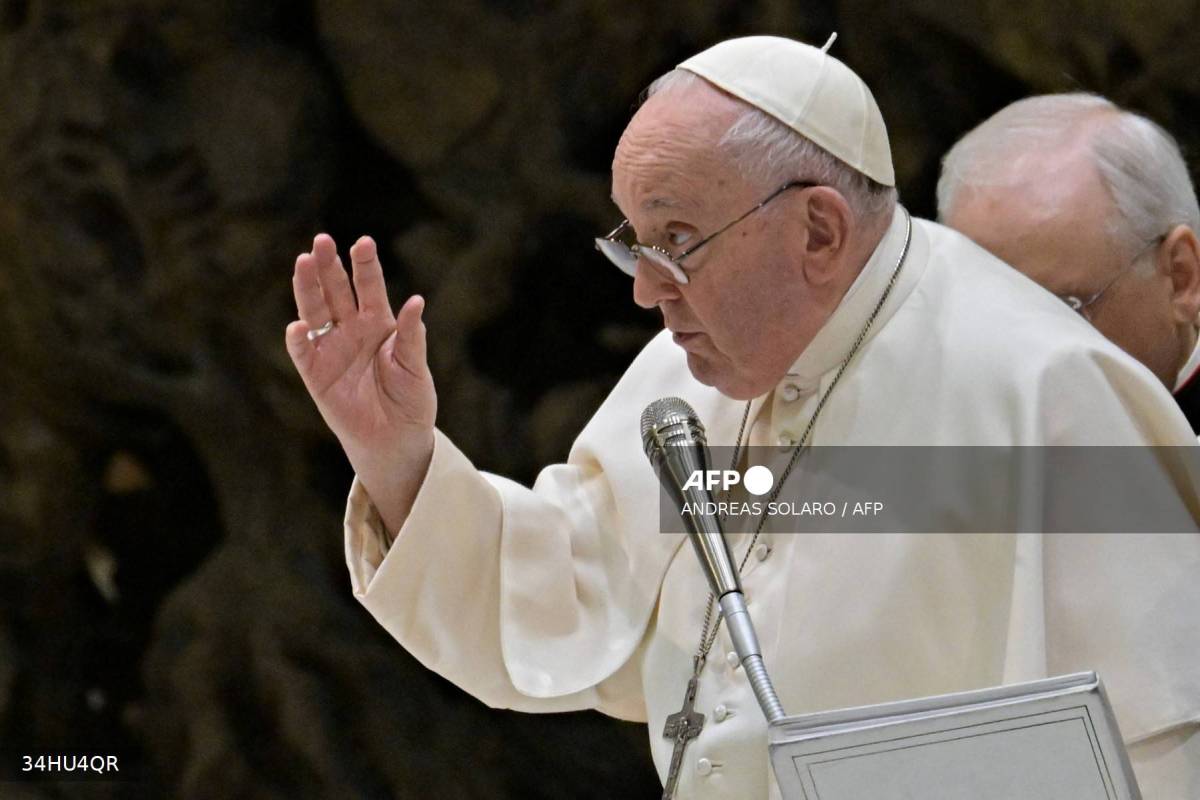 Foto:AFP|El papa Francisco califica de hipocresía las críticas sobre bendecir a las parejas gays