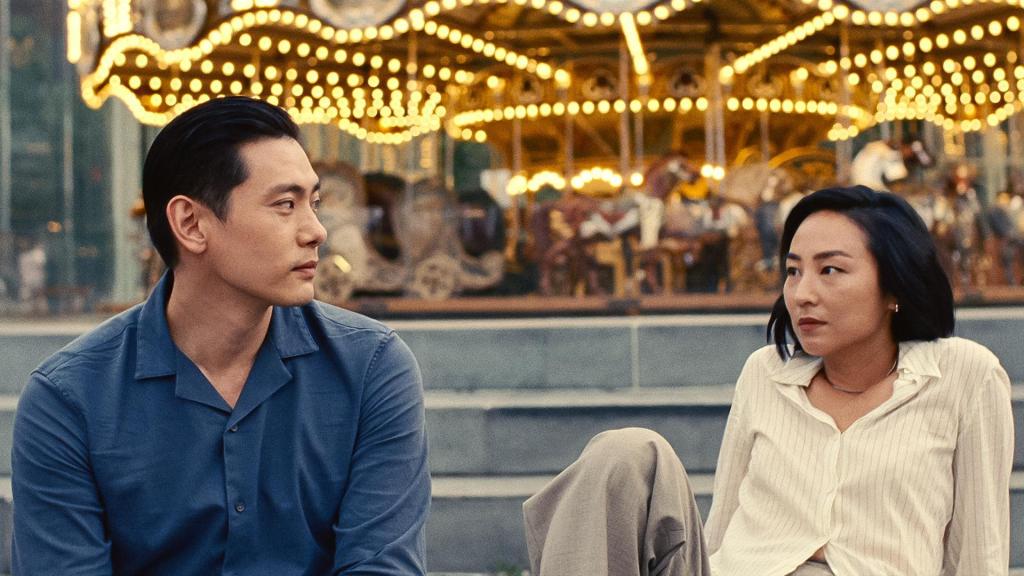 Hae Sung (Teo Yoo) y Nora (Greta Lee) en un fotograma de 'Past Lives' (2023).