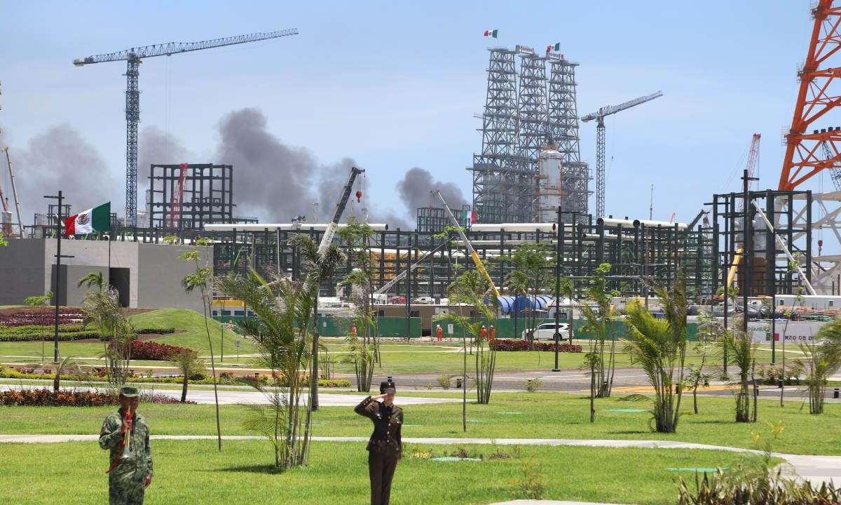 López Obrador aseguró que la instalación petrolera iniciaría el 28 de febrero con operaciones a toda su capacidad