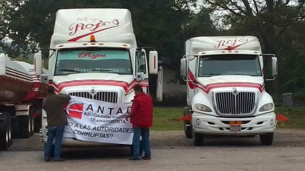 Ante la protesta de un paro nacional de transportistas, el Gobierno de México mantiene diálogo con integrantes del gremio