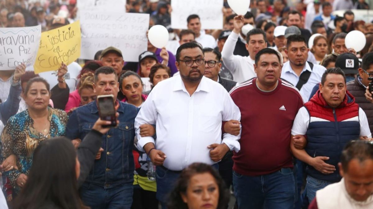 Vecinos de Ecatepec, líderes e integrantes de organizaciones, comerciantes y transportistas marcharon tras el asesinato de Yair Martín Romero