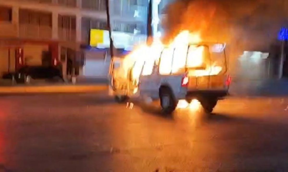 Se enfrentan policías y normalistas en Chilpancingo y hay dos muertos