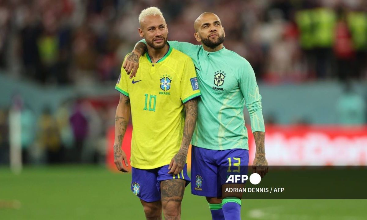 Foto:AFP|El padre de Neymar podría pagar la fianza de Dani Alves