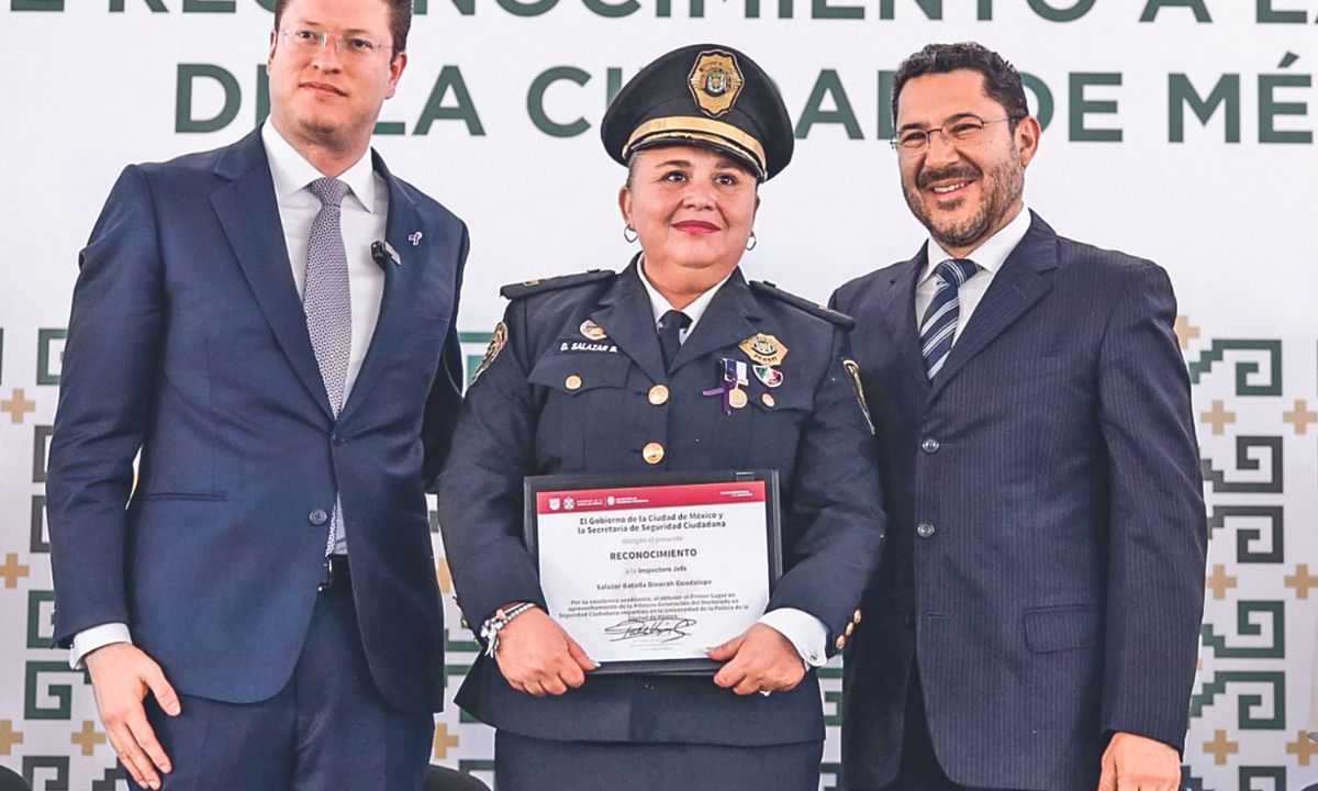 Condecoran. En el evento el jefe de Gobierno, Martí Batres, reconoció la labor de 705 mujeres policías de la SSC.