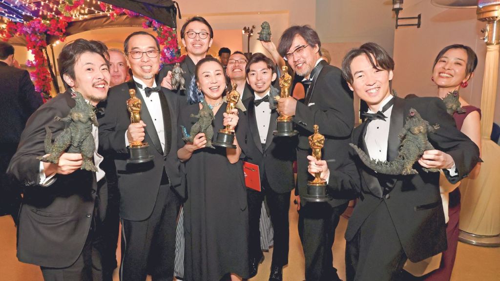 Asimismo, sus compatriotas encargados de la cinta Godzilla Minus One, festejaron a lo grande el recibir el galardón en la categoría de Mejores Efectos Visuales