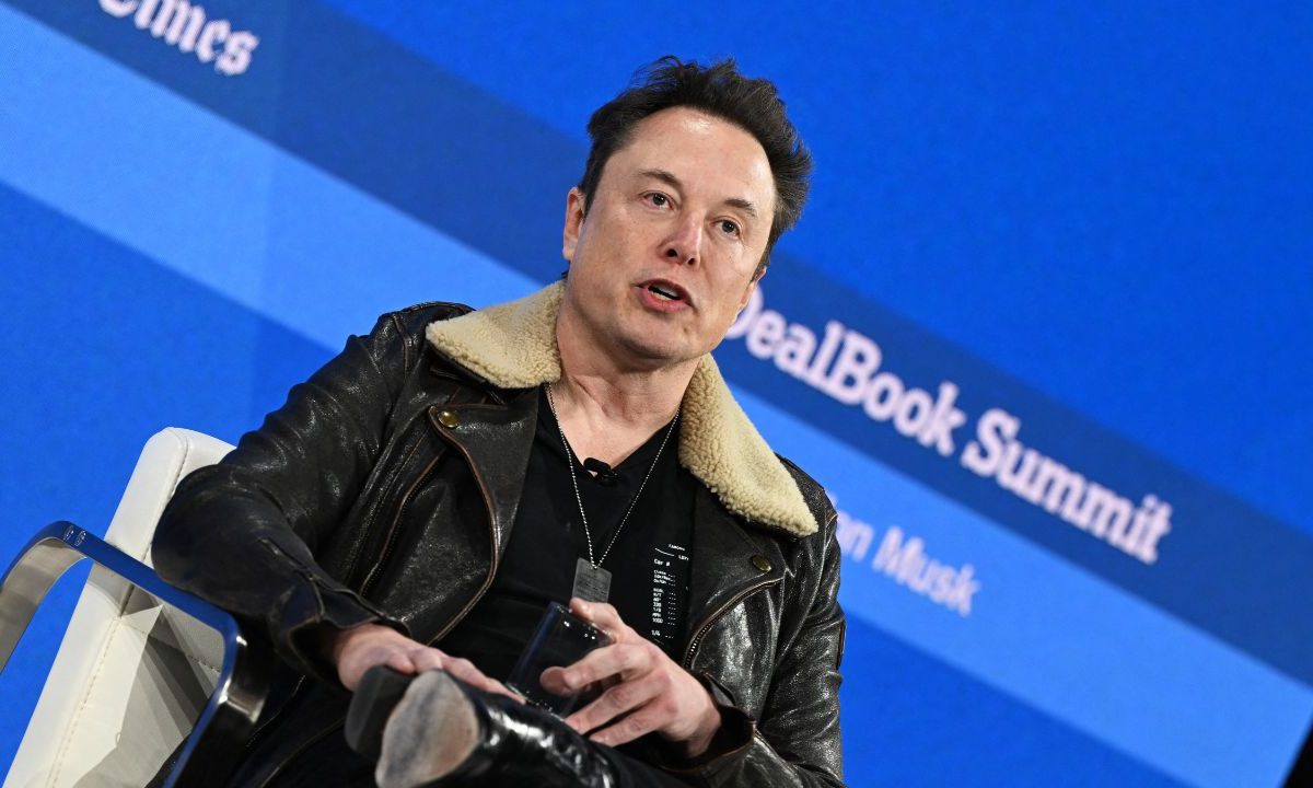El magnate estadounidense Elon Musk anunció ayer que hará que Grok, su chatbot de inteligencia artificial (IA) y rival de ChatGPT