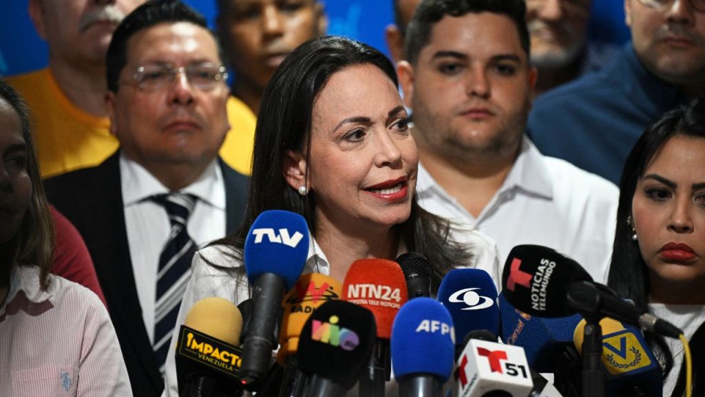 ANUNCIO. La líder opositora venezolana María Corina Machado dio ayer una conferencia de prensa en la sede de su partido en Caracas.