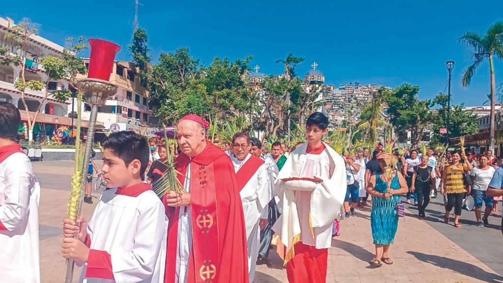 ACAPULCO. Durante el tradicional Domingo de Ramos, el arzobispo   Leopoldo González González llamó a construir la paz en el puerto en esta Semana Santa.
