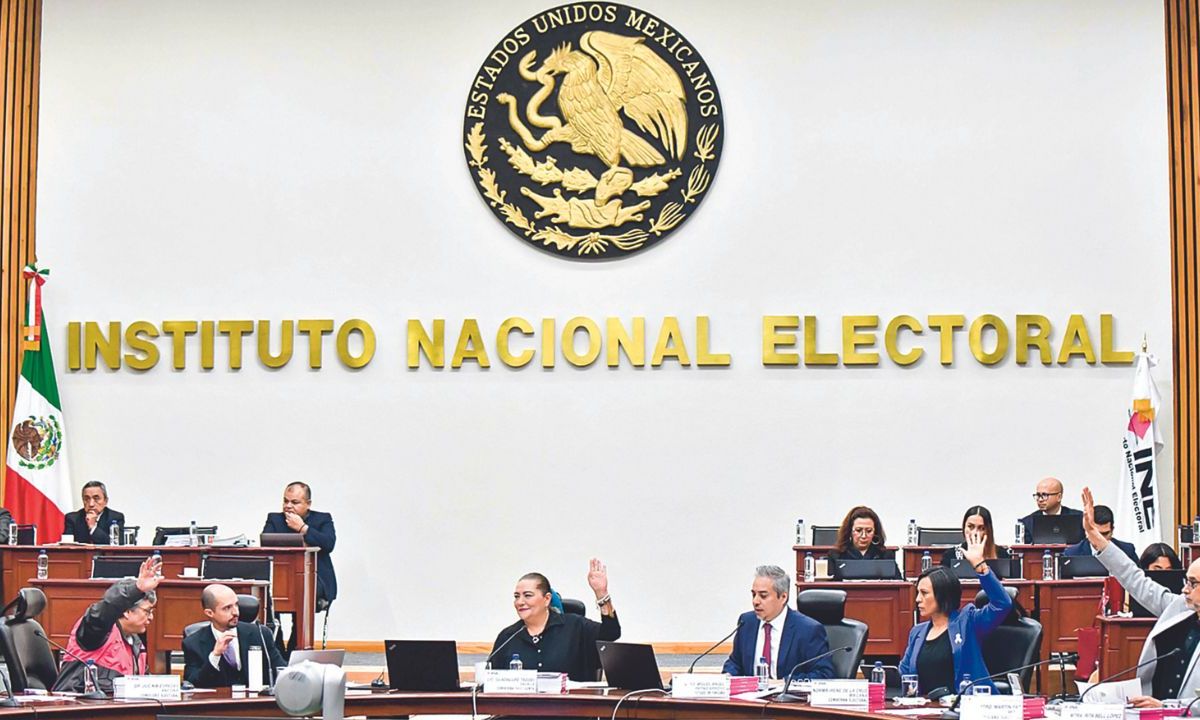 SEGURIDAD. El consejo general valorará medidas para observadores electorales que sean similar al de candidatos, con escoltas militares. 