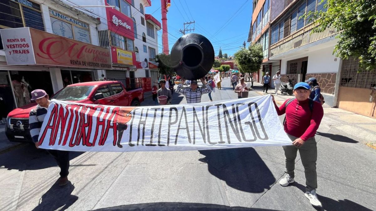 Crisis. Con tinacos y cubetas, vecinos marcharon por calles de Chilpancingo, Guerrero, para demandar suministro de líquido.