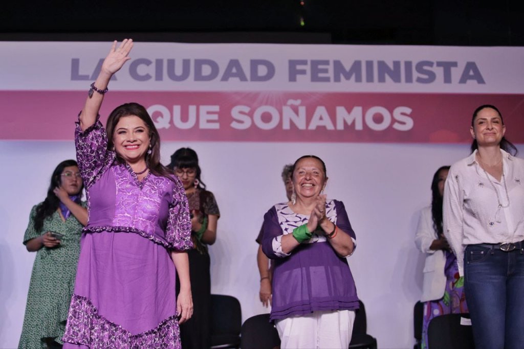 Clara Brugada presentó a su Gabinete Feminista, conformado por más de 20 activistas, escritoras y representantes.