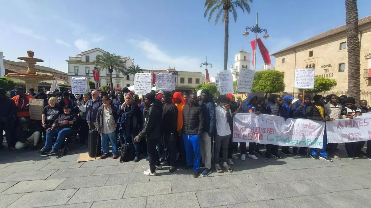 Grupo de inmigrantes africanos exigen asilo político en España
