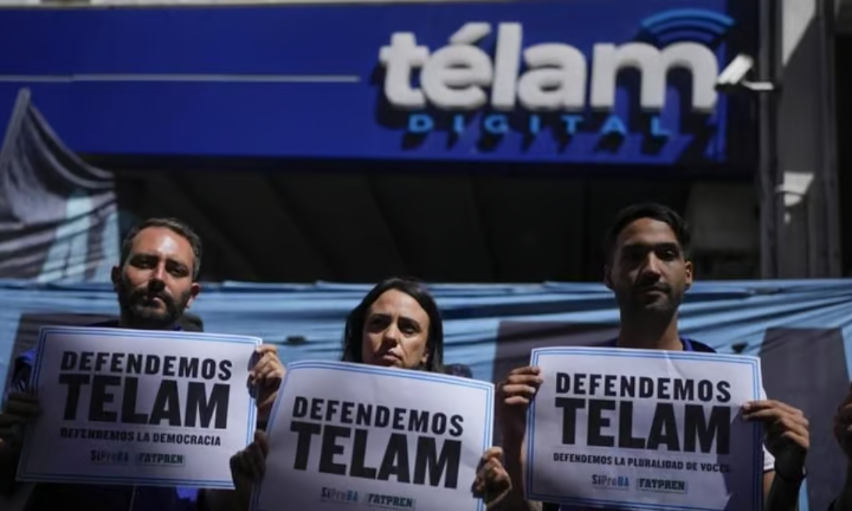 Argentina extiende suspensión de agencia estatal de noticias Télam