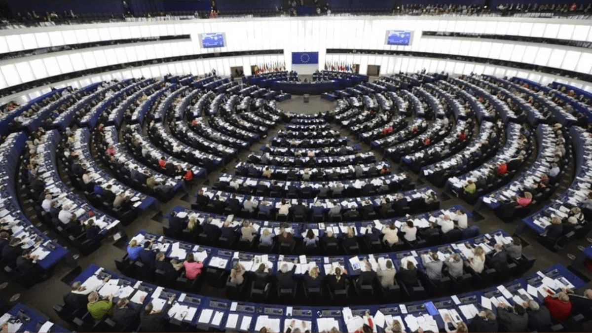 Parlamento Europeo adopta la primera ley de IA a nivel internacional